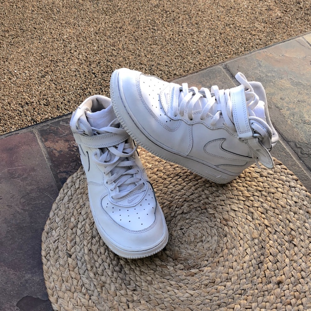 GIRLS NIKE AIR SZ 3.0